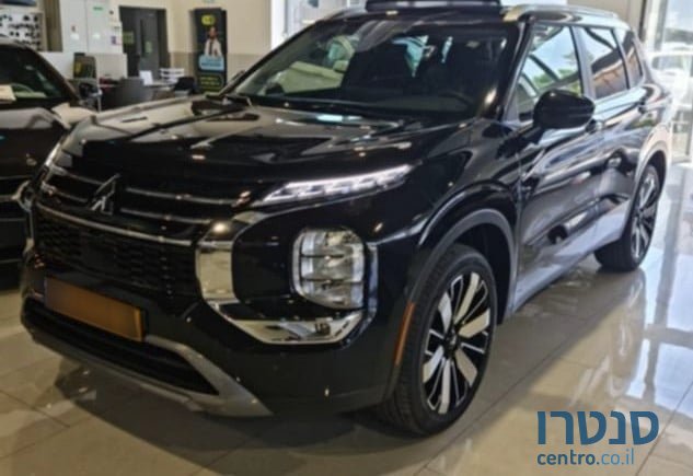 2025' Mitsubishi Outlander photo #1