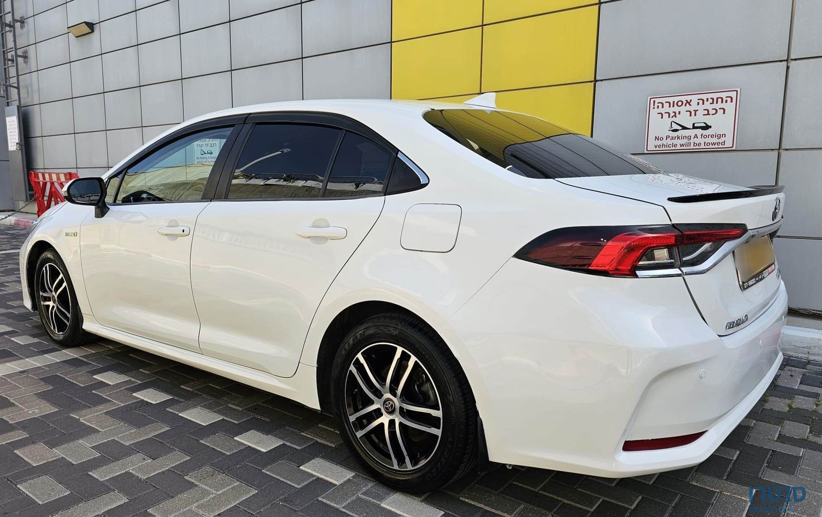 2021' Toyota Corolla photo #3