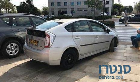 2012' Toyota Prius טויוטה פריוס photo #2