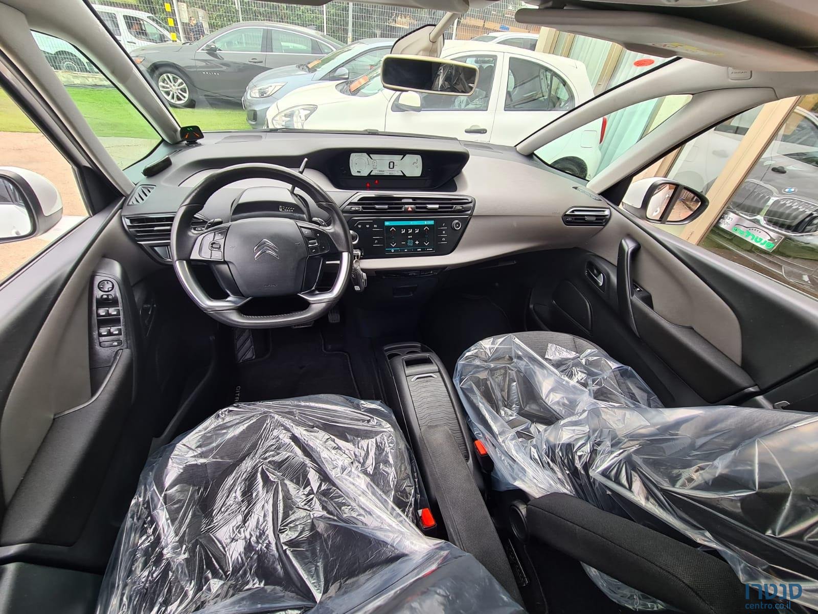 2019' Citroen C4 Picasso photo #6