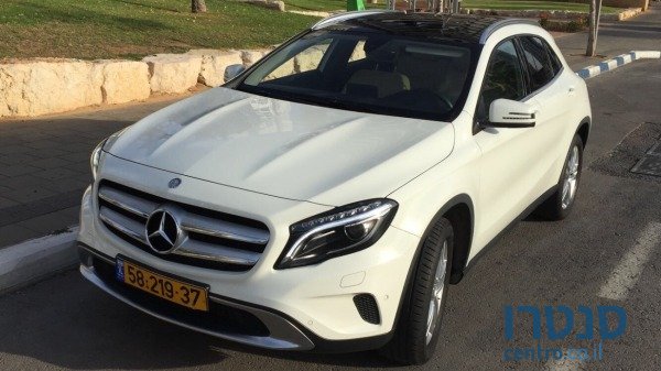 2016' Mercedes-Benz GLA-Class photo #1