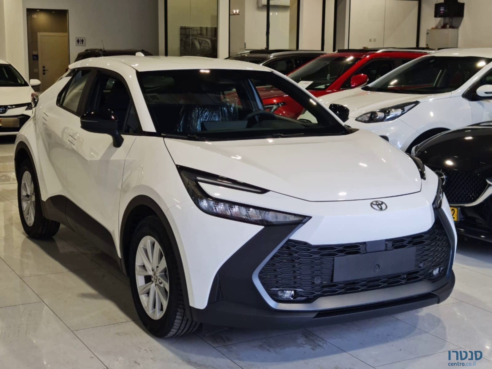 2025' Toyota C-HR photo #2