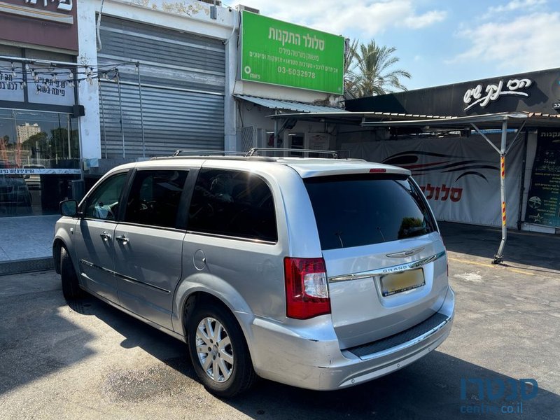 2012' Chrysler Grand Voyager קרייזלר גראנד וויאג'ר photo #3