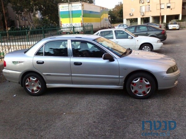 2002' Mitsubishi Carisma photo #1