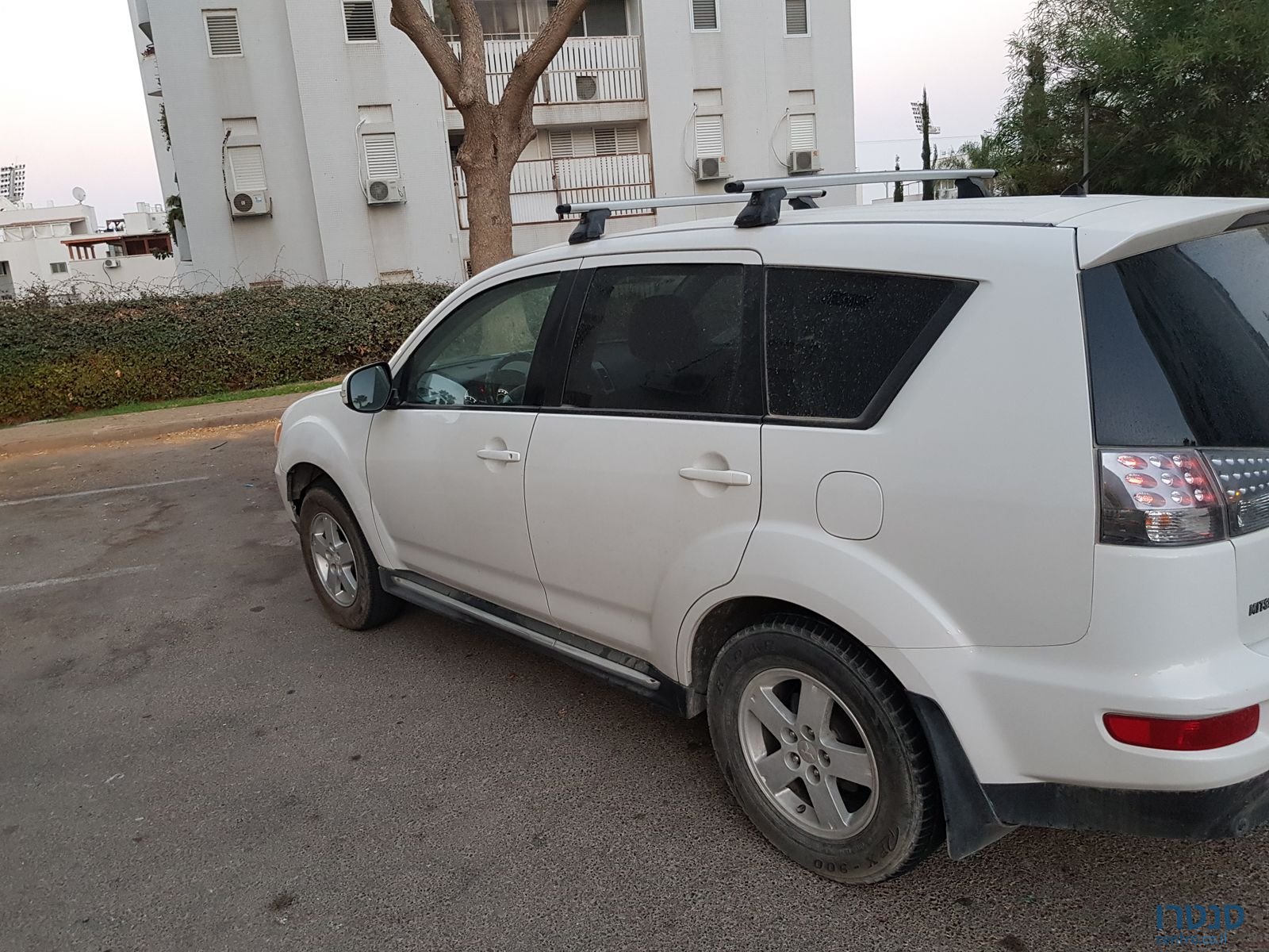 2011' Mitsubishi Outlander photo #1