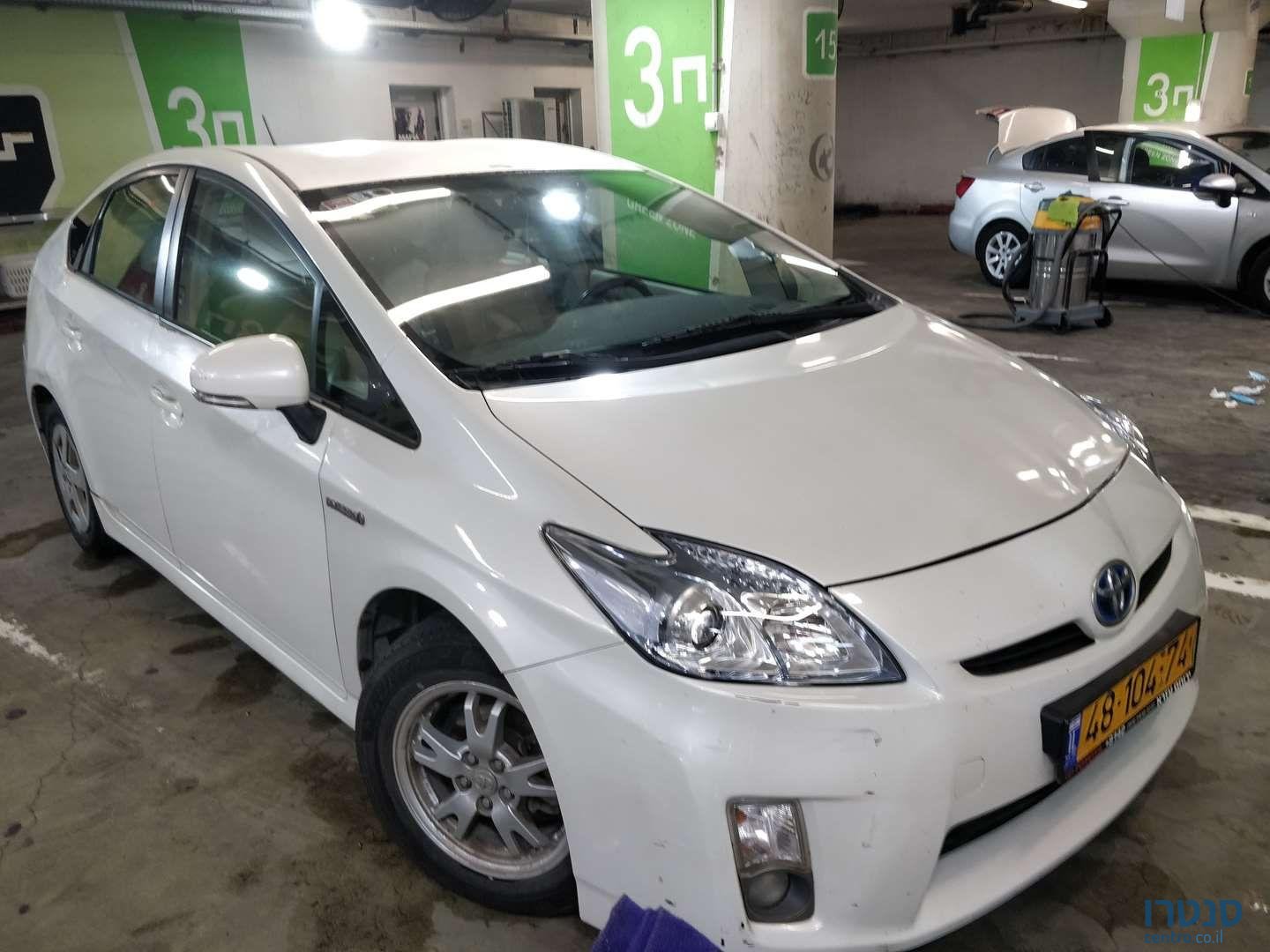 2011' Toyota Prius טויוטה פריוס photo #2