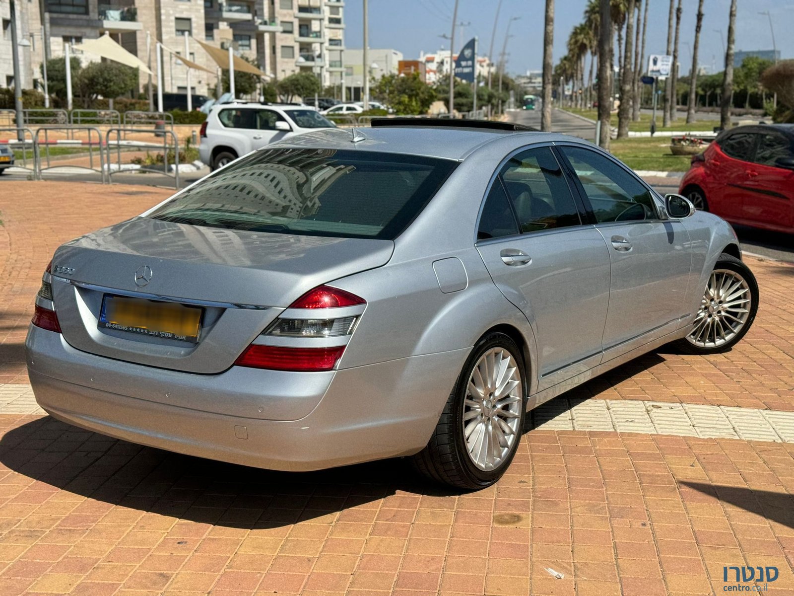 2011' Mercedes-Benz S 350 photo #3