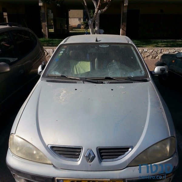 2001' Renault Megane photo #1
