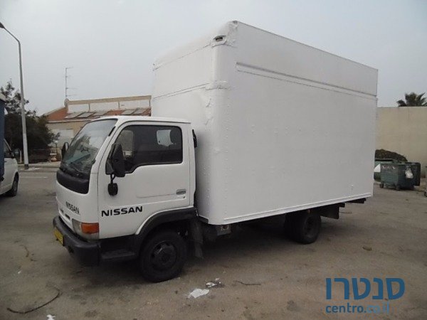 2000' Nissan photo #1