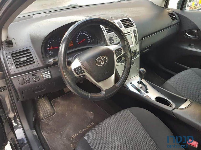 2014' Toyota Avensis photo #4