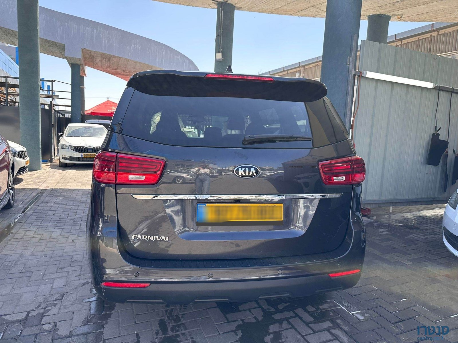 2020' Kia Carnival LX photo #3