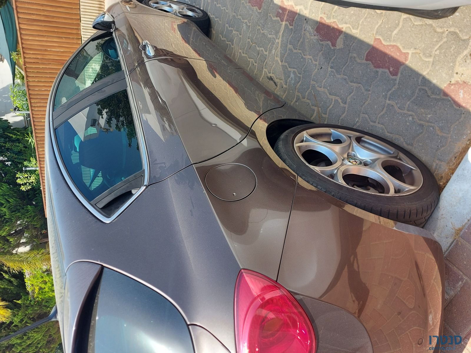 2015' Alfa Romeo Giulietta photo #5