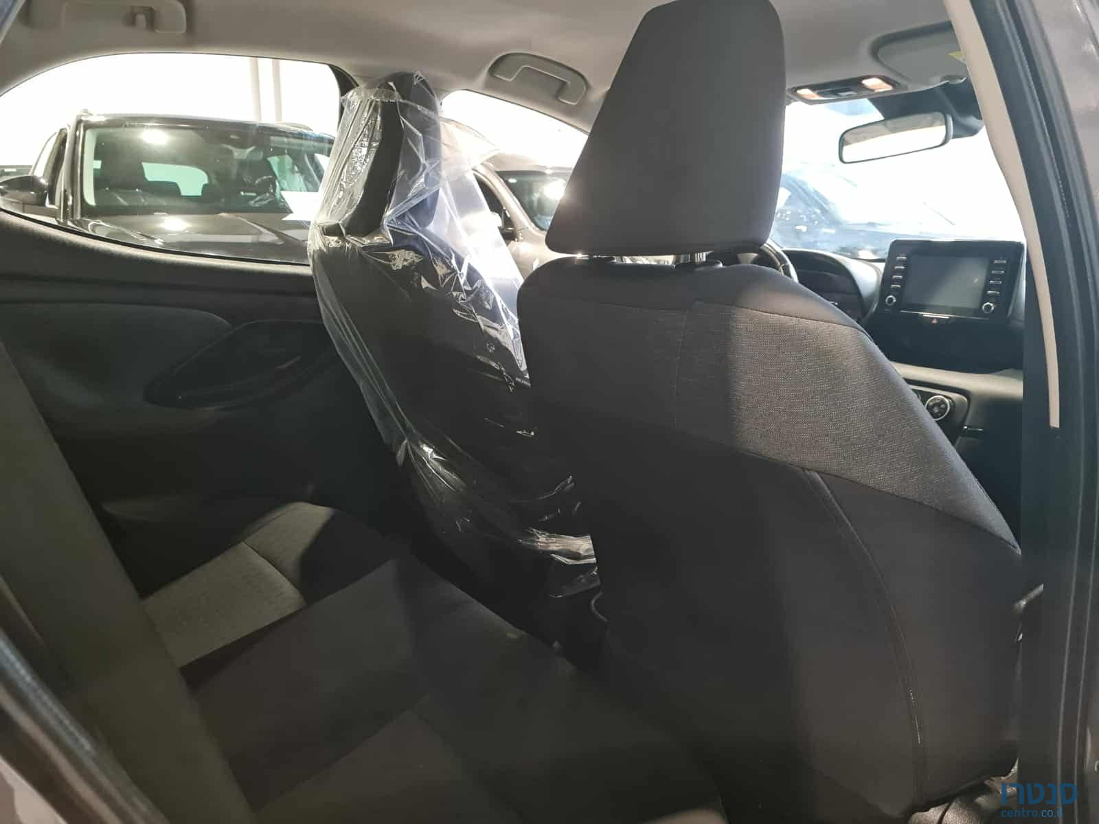 2021' Toyota Yaris photo #7