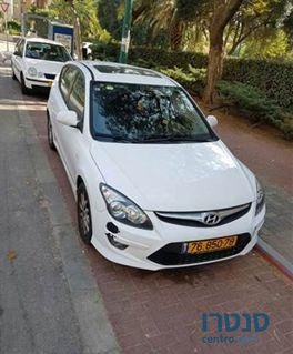 2012' Hyundai I30 סופרים ‏1600 photo #1