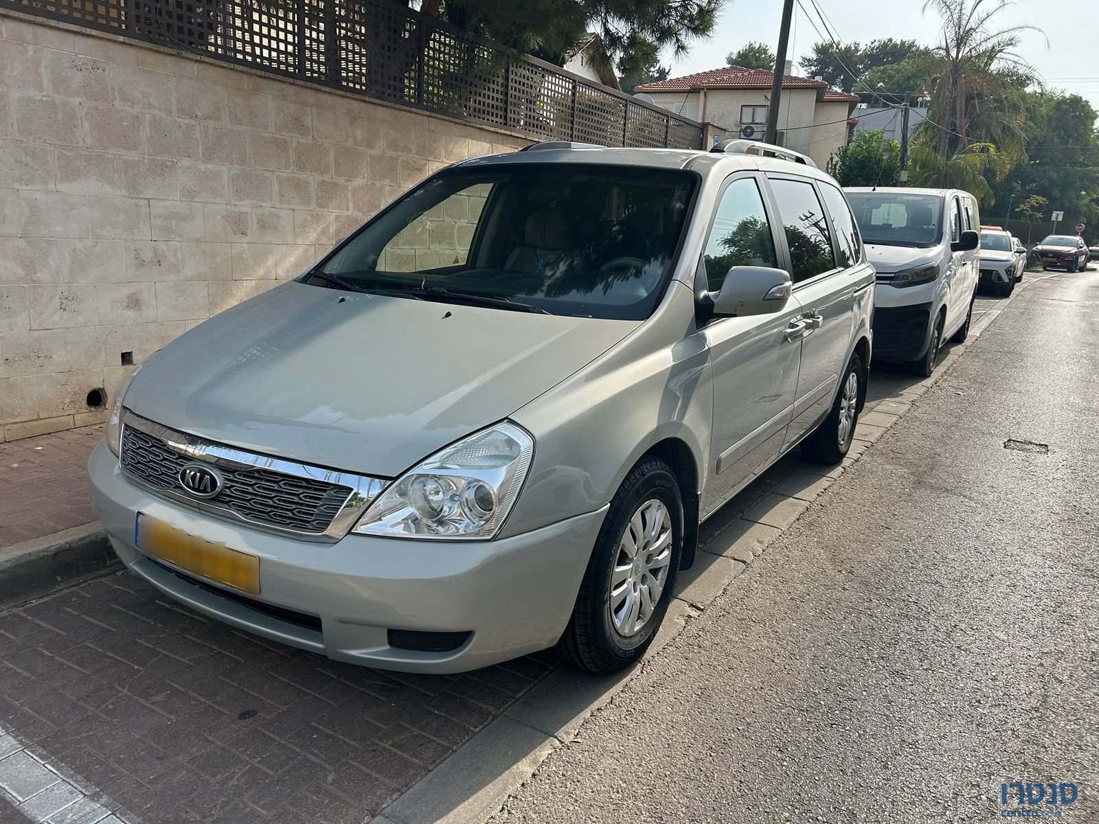 2012' Kia Carnival קיה קרניבל photo #2