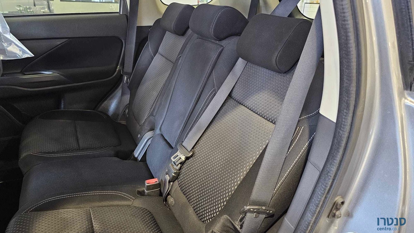 2021' Mitsubishi Outlander photo #7