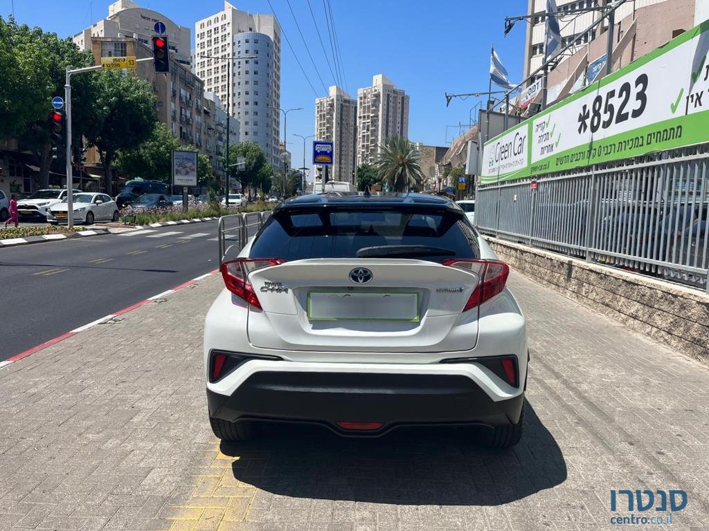 2017' Toyota C-HR photo #5