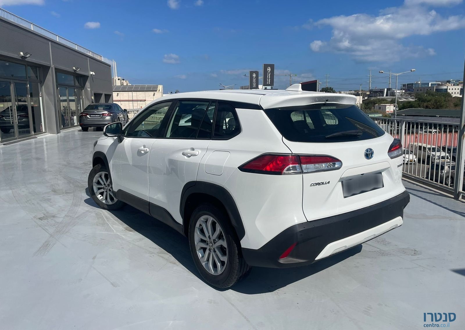 2023' Toyota Corolla Cross טויוטה קורולה קרוס photo #3