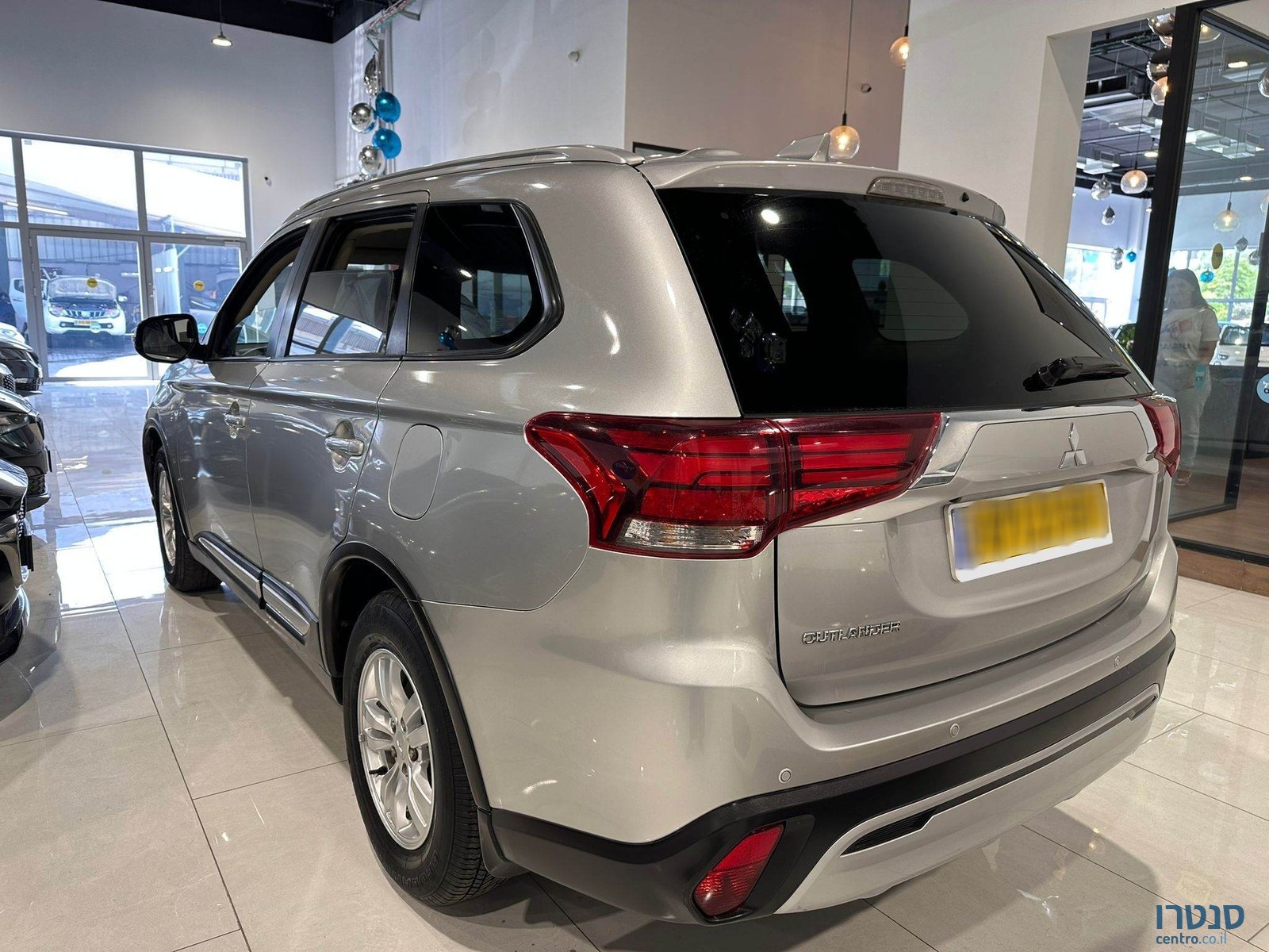 2020' Mitsubishi Outlander photo #3