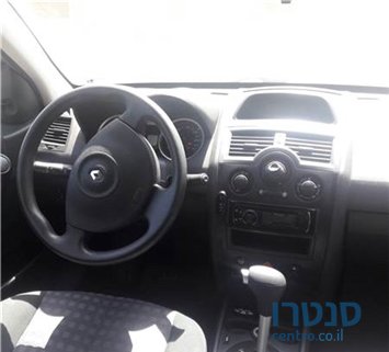 2009' Renault Megane photo #3