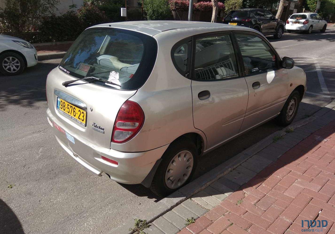 2001' Daihatsu Sirion דייהטסו סיריון photo #2