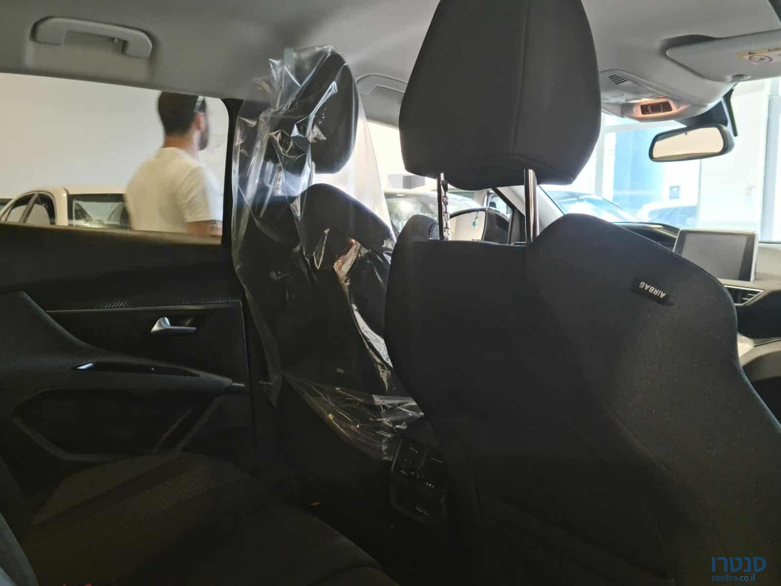 2023' Peugeot 3008 photo #6