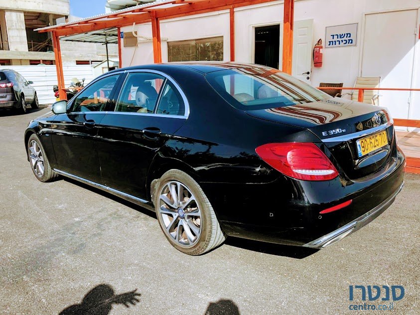 2017' Mercedes-Benz E 350 Luxury photo #3