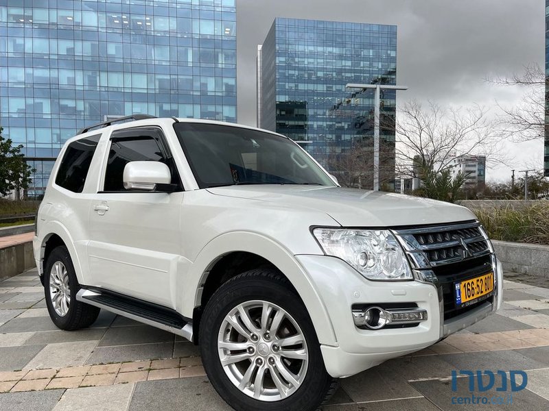 2018' Mitsubishi Pajero מיצובישי פג'רו photo #2