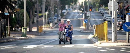 Новая опасность: водители без прав оседлали мотоколяски для пенсионеров