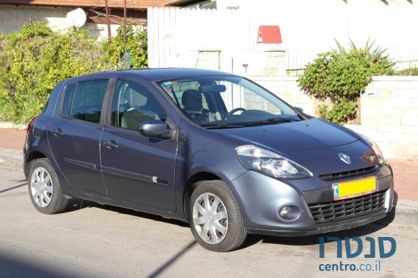 2011' Renault Clio photo #1