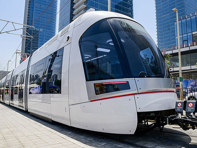 Tel Aviv light rail train undergoes first test run