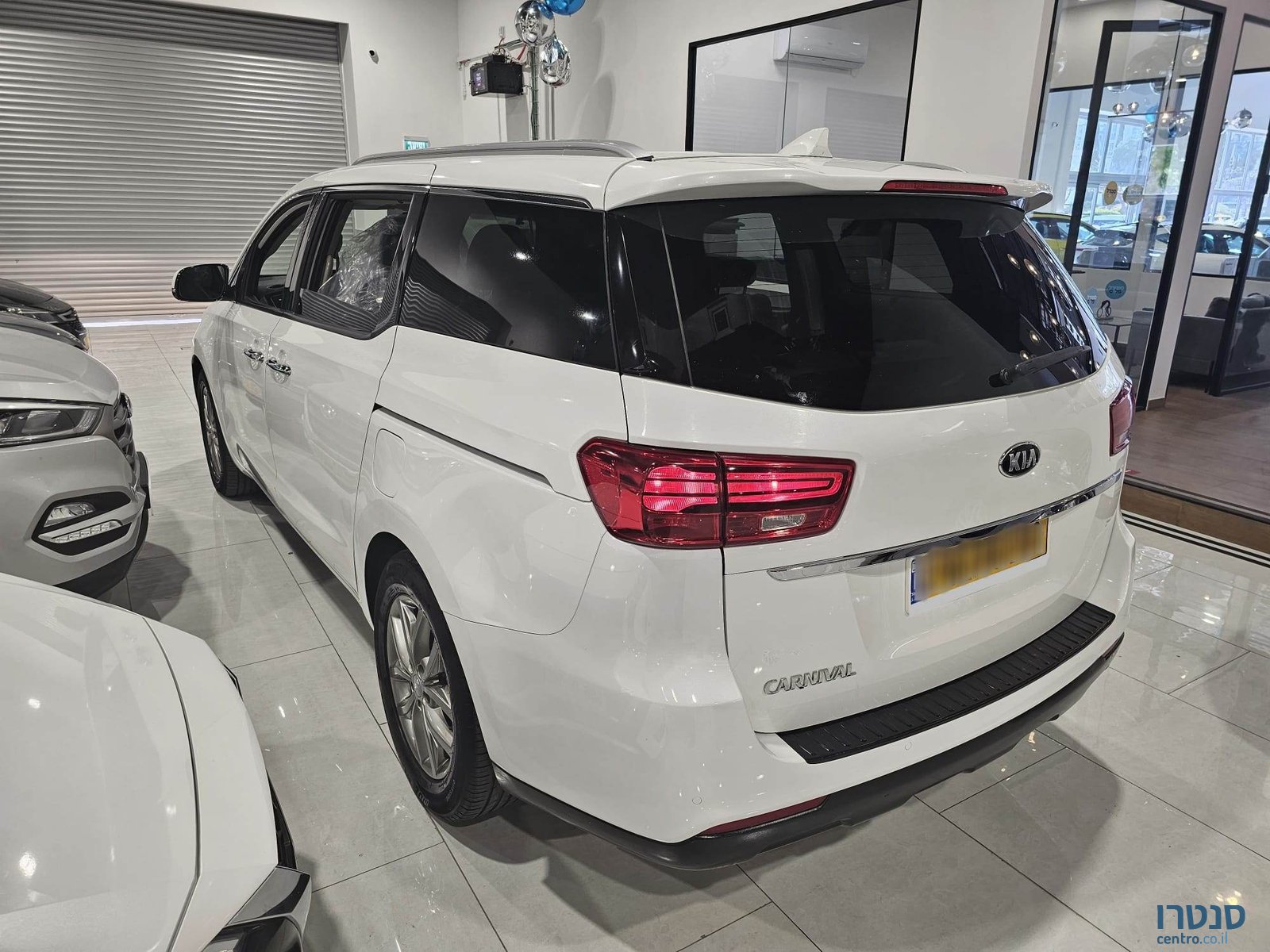 2019' Kia Carnival photo #4