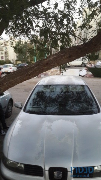 2002' SEAT Leon photo #1