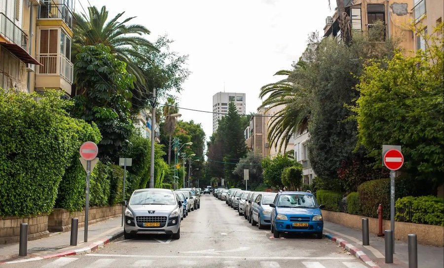 Искусственный интеллект поможет разобраться в сложных парковочных знаках в Тель-Авиве