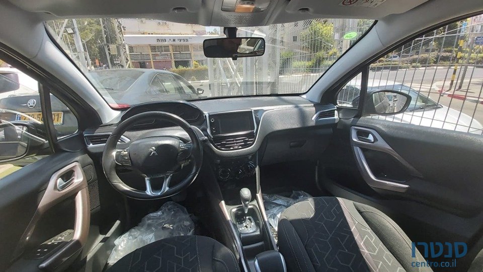 2016' Peugeot 2008 photo #3