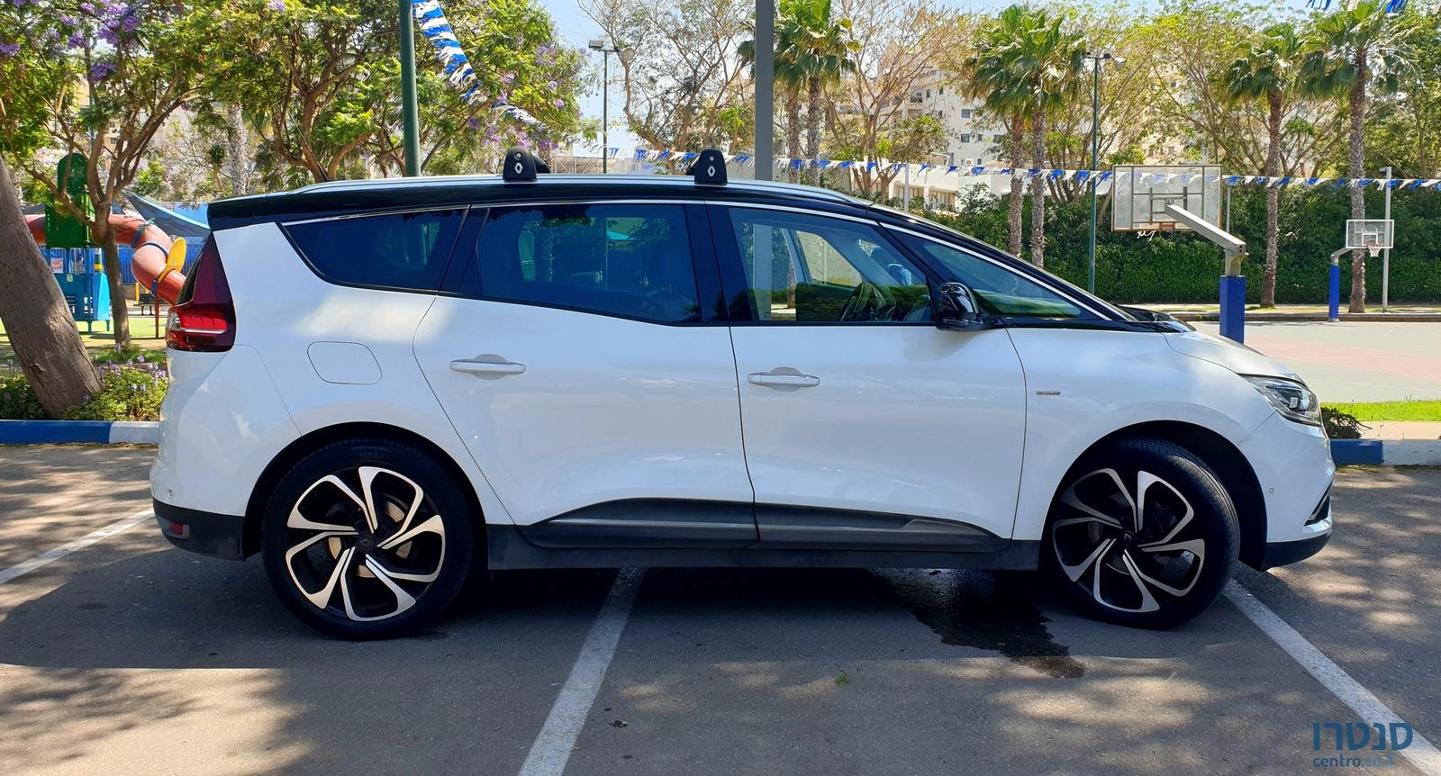 2021' Renault Grand Scenic Executive photo #2