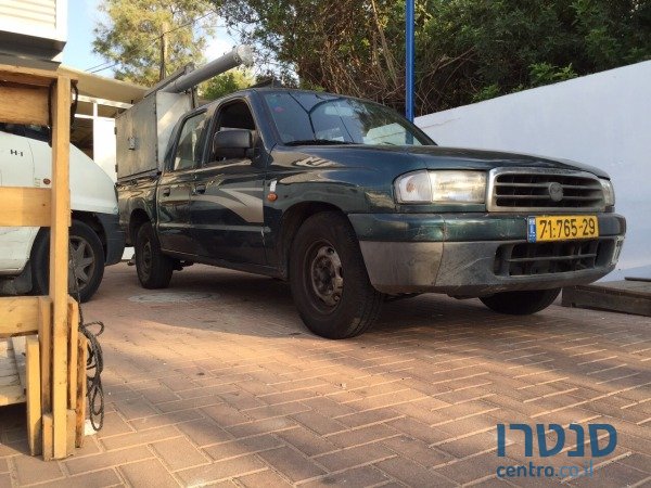 2000' Mazda B2500 photo #1