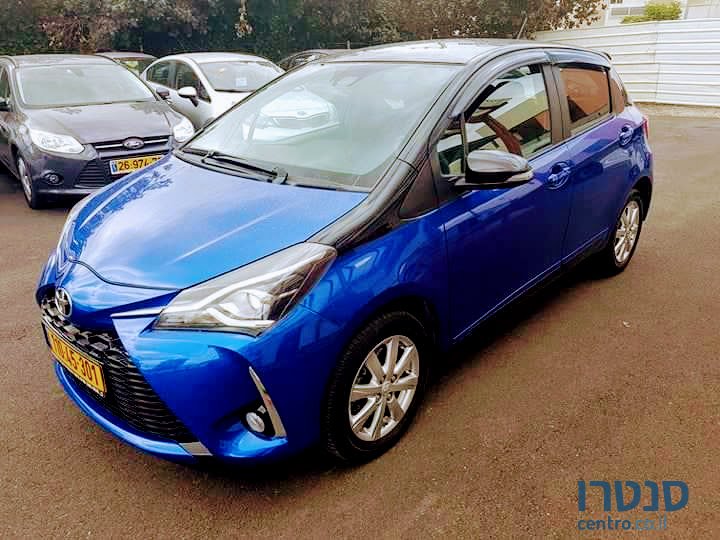 2017' Toyota Yaris photo #1