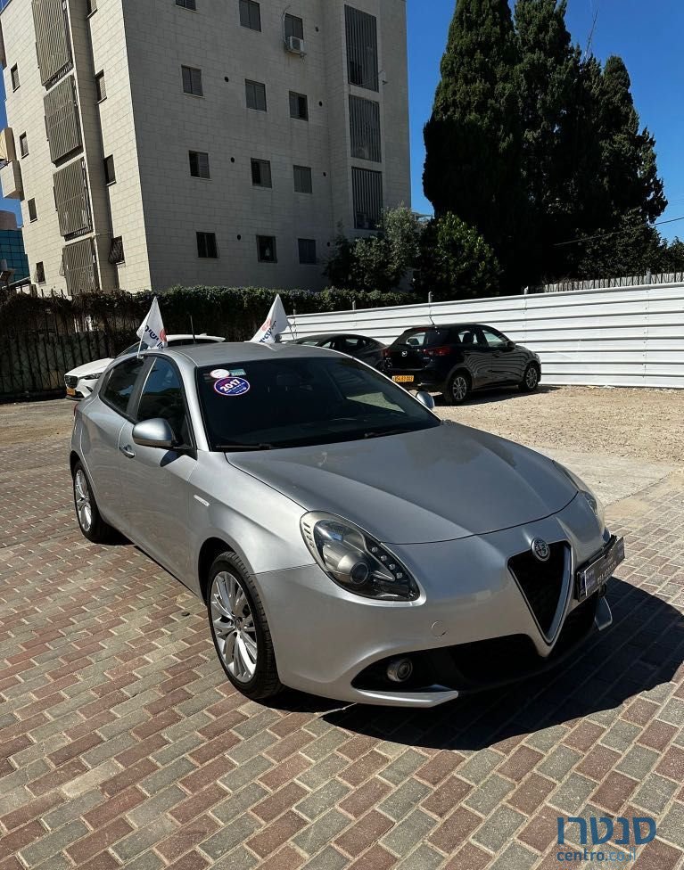 2017' Alfa Romeo Giulietta אלפא רומיאו ג'ולייטה photo #2