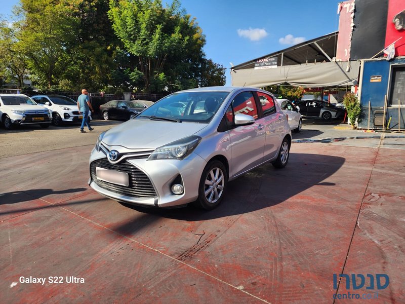 2017' Toyota Yaris photo #1