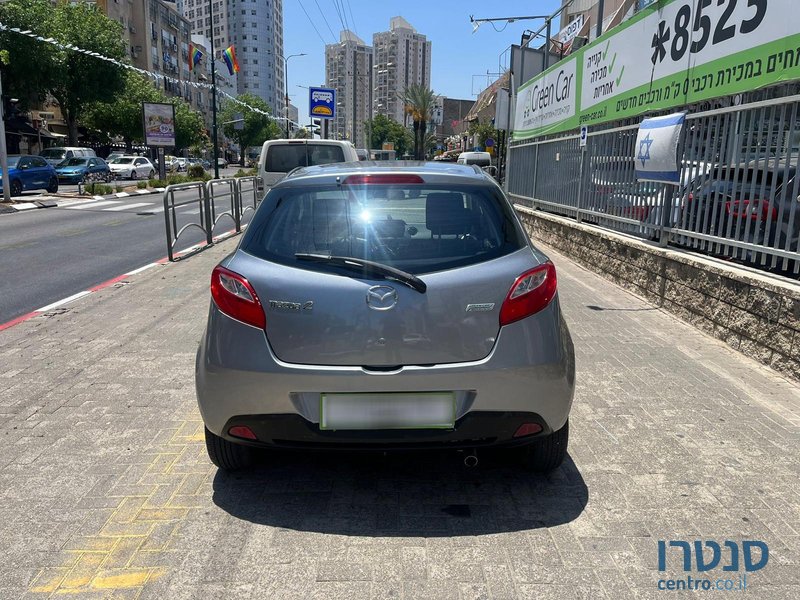 2015' Mazda 2 photo #5