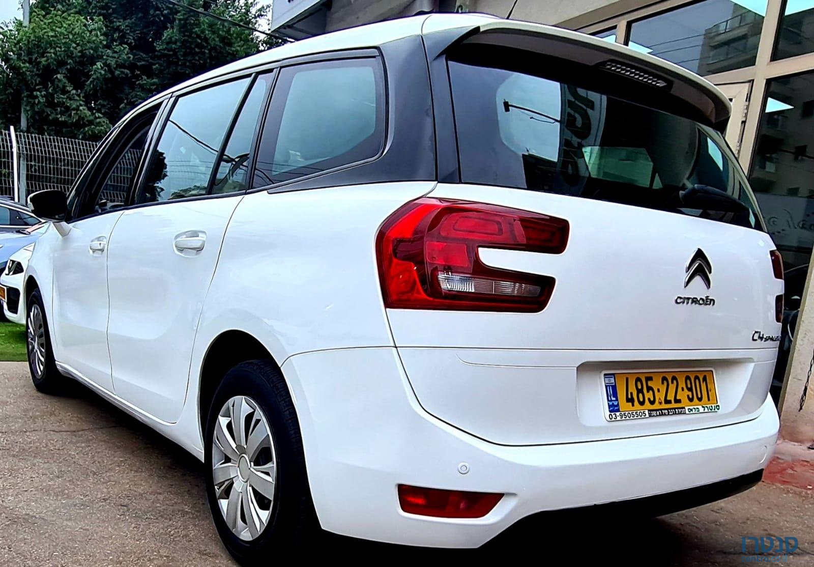 2019' Citroen C4 Picasso photo #4