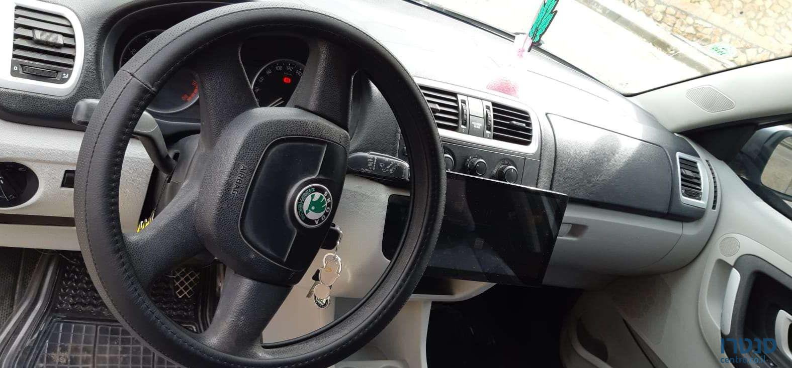 2009' Skoda Fabia סקודה פאביה photo #3