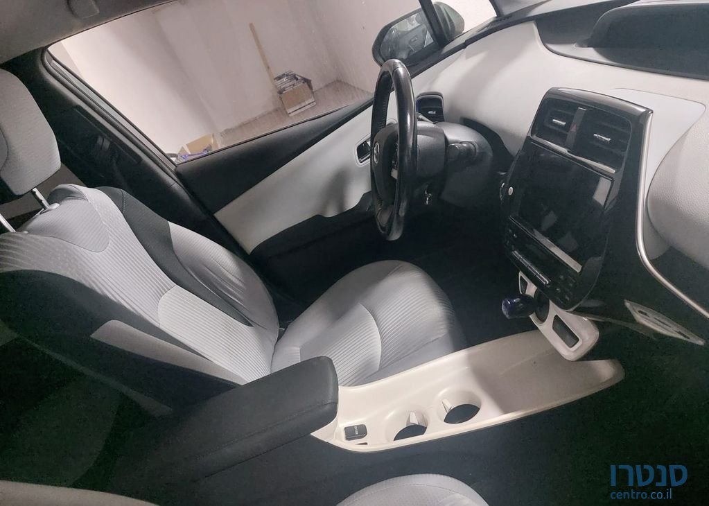 2016' Toyota Prius טויוטה פריוס photo #2