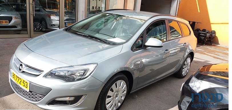 2013' Opel Astra photo #1