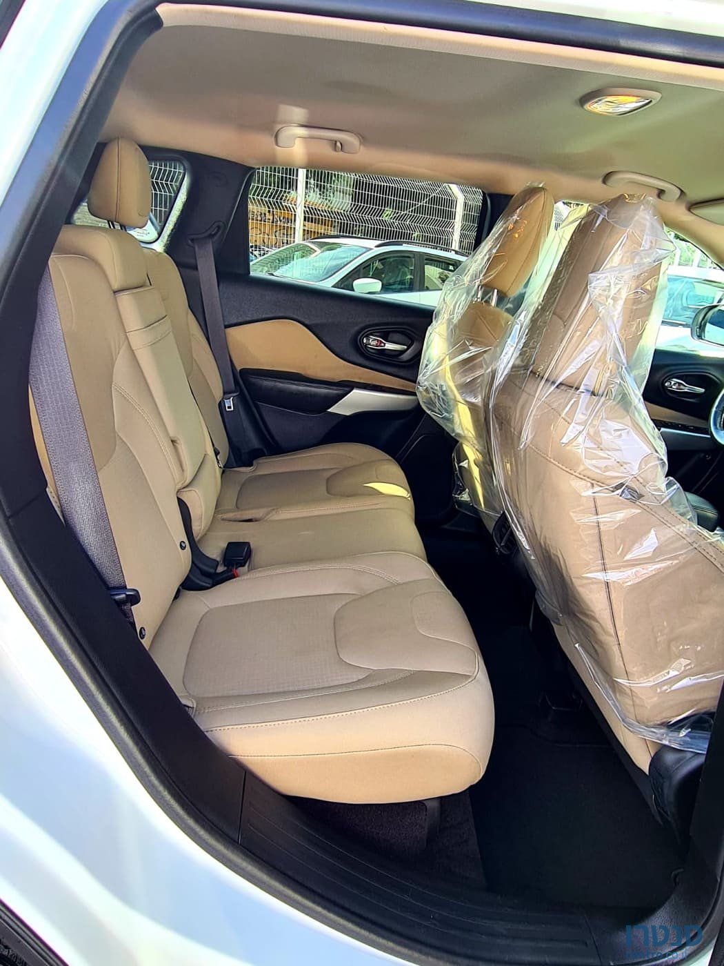 2017' Chrysler Jeep Cherokee photo #6