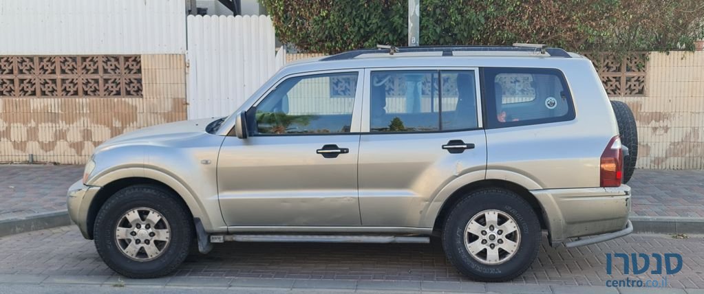2006' Mitsubishi Pajero מיצובישי פג'רו photo #3
