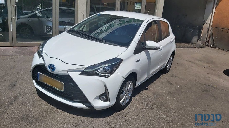 2016' Toyota Yaris photo #1