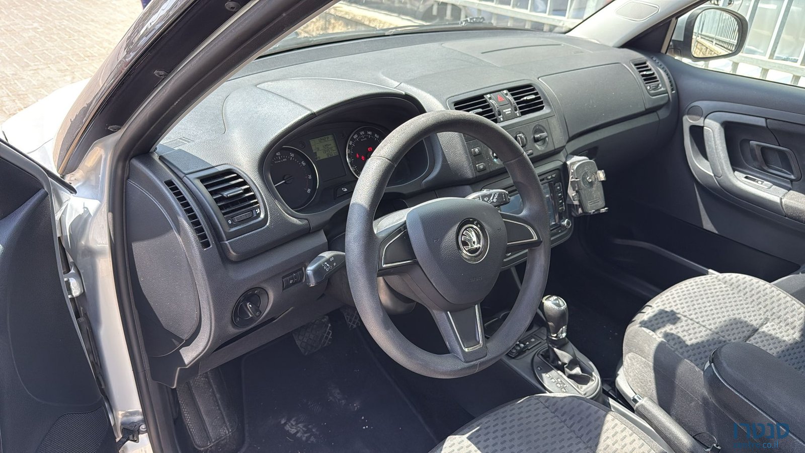 2015' Skoda Fabia photo #3