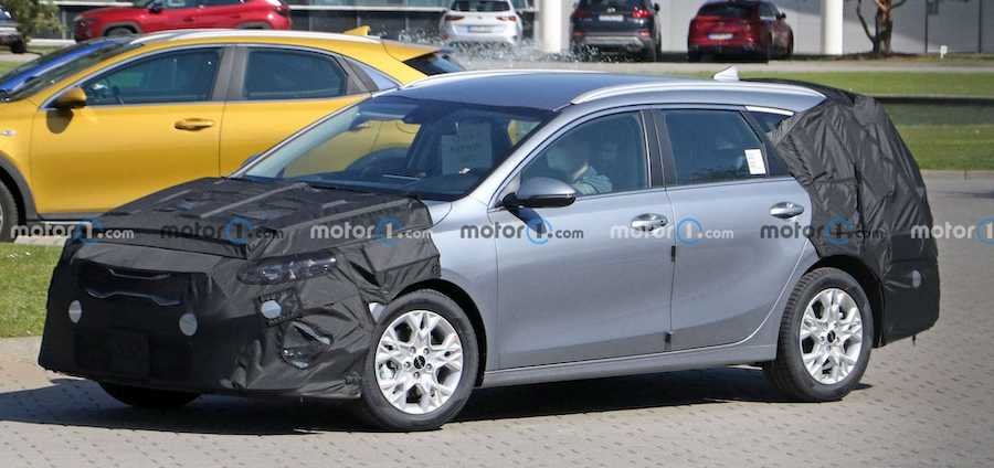 2022 Kia Ceed Hatchback, Wagon Spied Getting Mid-Cycle Makeover